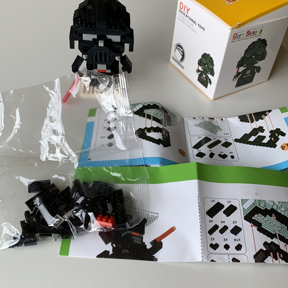 Micro-size Building Blocks Darth Vader - Picture 7 of 8